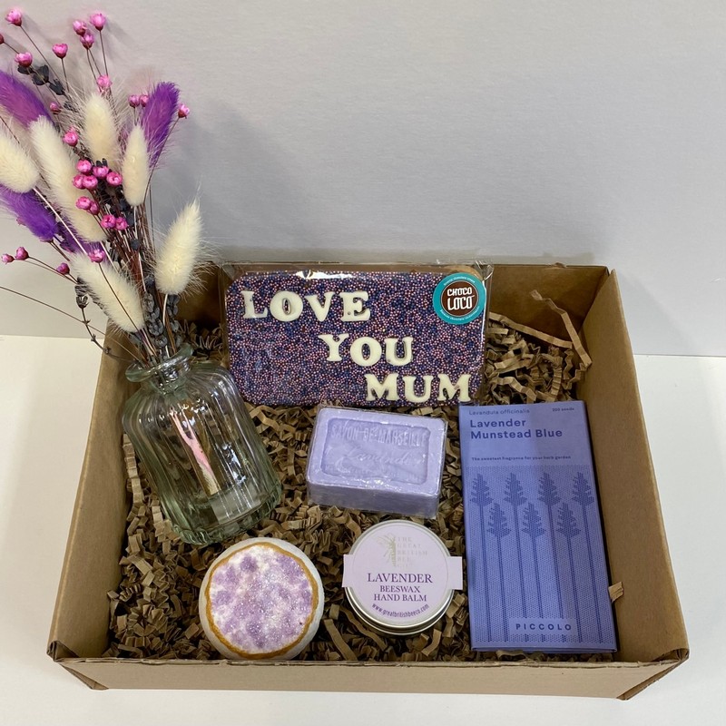 https://www.flowerscambridge.co.uk/upload/mt/tmf205/products/lg_null-mother's-day-relax-gift-box.jpg
